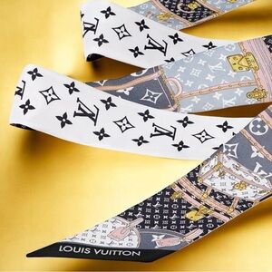 🆕💕LOUIS VUITTON Silk Monogram
Let's Go BB Bandeau Neckerchief • White Black